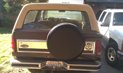 1984 Ford Bronco - The rear of a Ford Bronco, showing its spare tire and a Washington license plate.