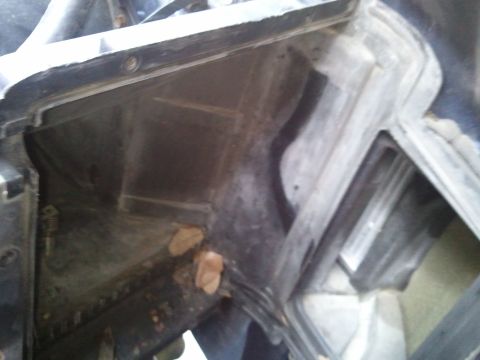 1994 Ford Bronco - Dust and debris are visible inside this vehicle's HVAC ductwork.