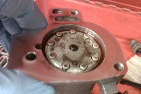 2005 GMC Yukon - Plastic 1-2 piston gets replaced with Sonnax pinless piston