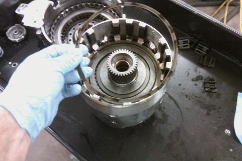 2005 GMC Yukon - Remove top clip to remove 3-4 clutch from input drum