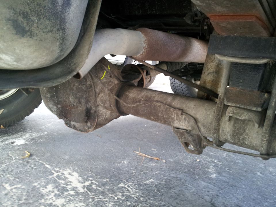 Rear axle assembly and leaf springs of a vehicle, showing rust and wear