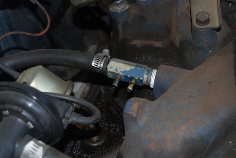 1975 Ford Ranchero - intake manifold ports