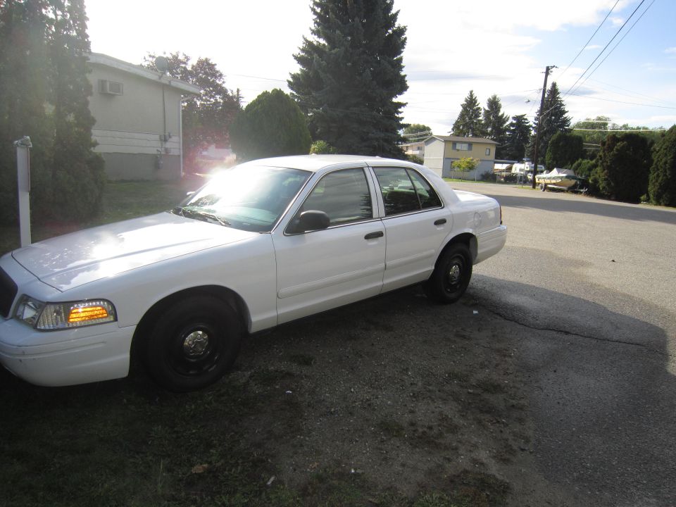2005 Ford Crown Victoria “police interceptor”