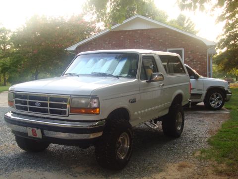 1995 Ford Bronco photo