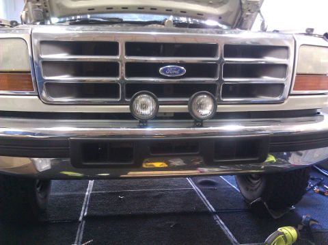 1995 Ford Bronco - Front view of a 1992 Ford F-Series truck grille, auxiliary lights.