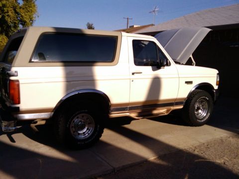 1995 Ford Bronco - This 1992 Ford Bronco is shown from the side with its hood open.