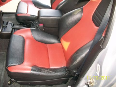 1999 Isuzu Vehicross - The interior of a vehicle features two-tone red and black leather seats with a visible date stamp and website watermark.