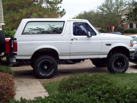 1996 Ford Bronco - 96 on 33s with 6" lift