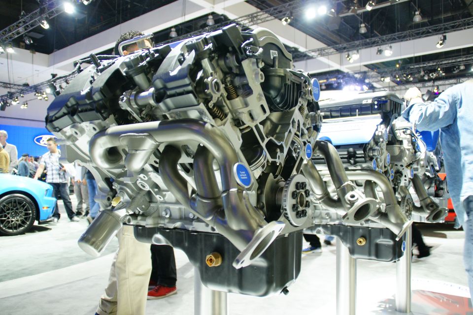 Cutaway engine display with blue circular labels visible