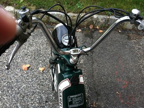 1981 Garelli Rally Sport - Close-up view of a moped's handlebars and dashboard, showing a speedometer and a digital temperature gauge.