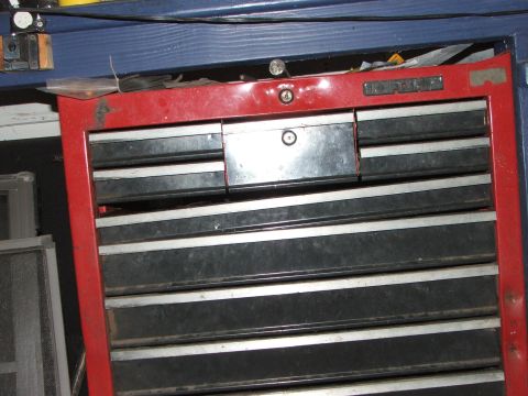 1965 Ford Mustang - A red toolbox with many drawers is visible, with a Supermotors.net watermark at the bottom right.