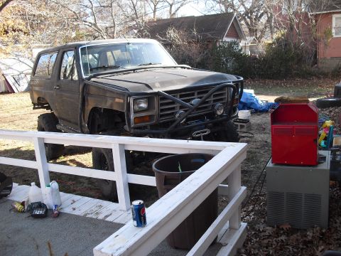1986 Ford Bronco - This modified Ford Bronco appears to be from the early 1980s, not 1986, with significant aftermarket modifications.