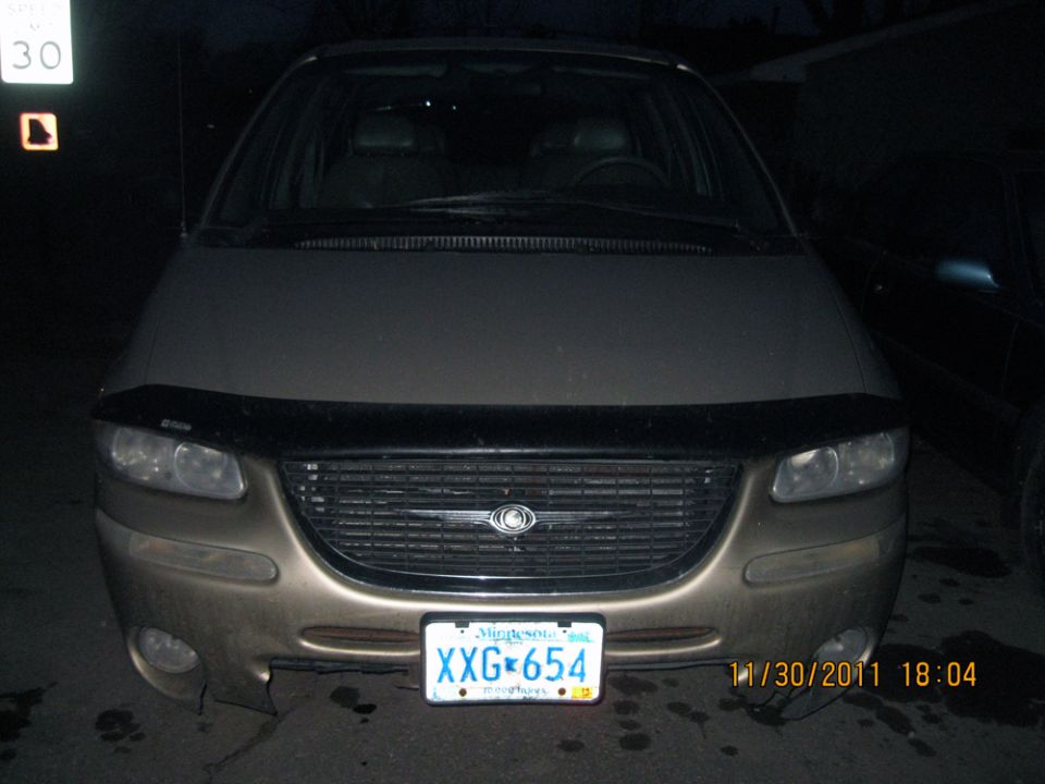 Gold minivan front view, damaged bumper, Minnesota license plate XXG 654