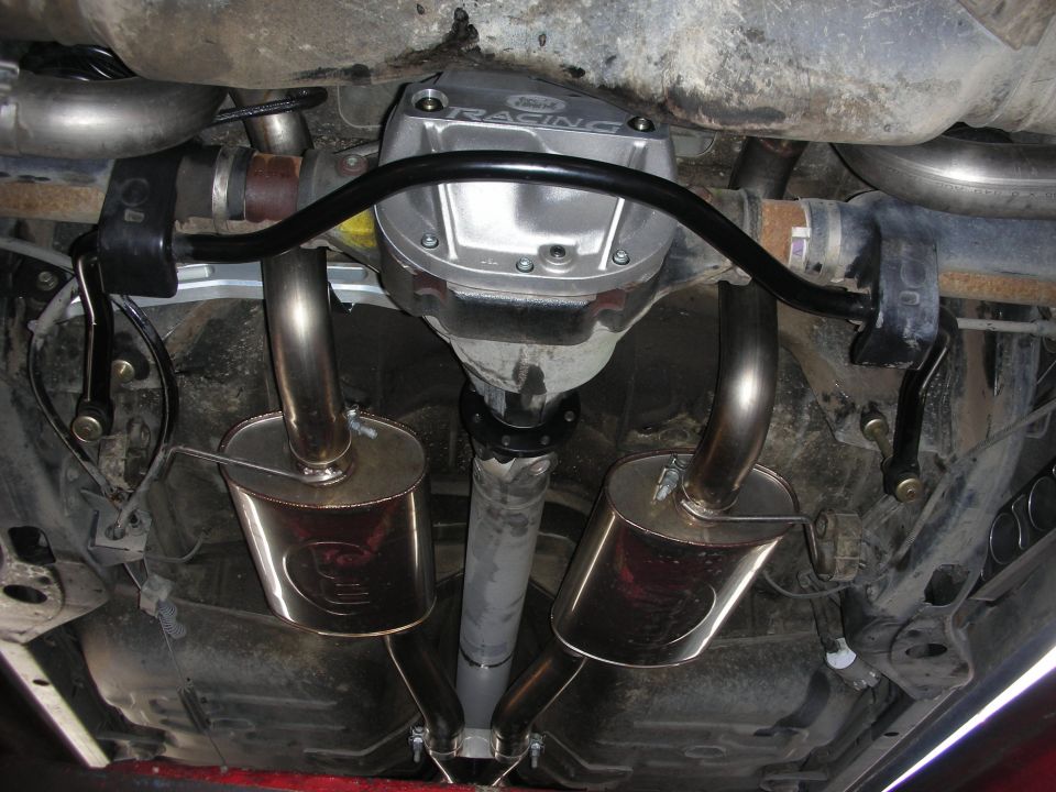 Rear differential with 'Ford Racing' cover and dual exhaust pipes