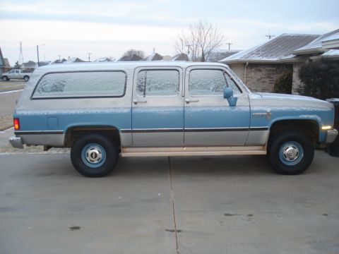 1984 Chevrolet Suburban photo