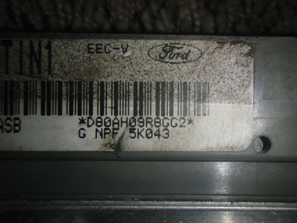 Ford EEC-V engine control unit with barcode and part number D80AH09R8GG2