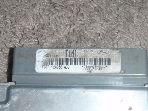 1996 Ford Bronco - This is a Ford EEC-V engine control module, not a 1996 Ford Bronco.