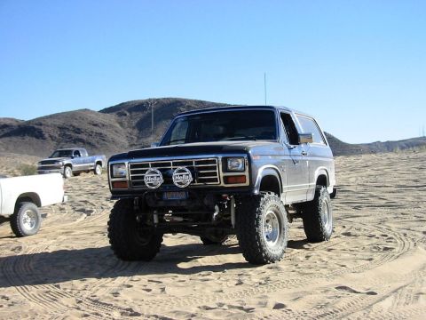 1985 Ford Bronco - trashed the bumper and made a new one with new lights