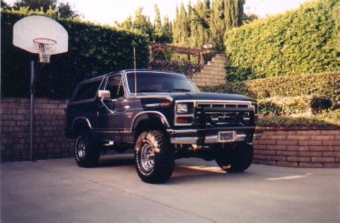 1985 Ford Bronco - new 33's and grill guard