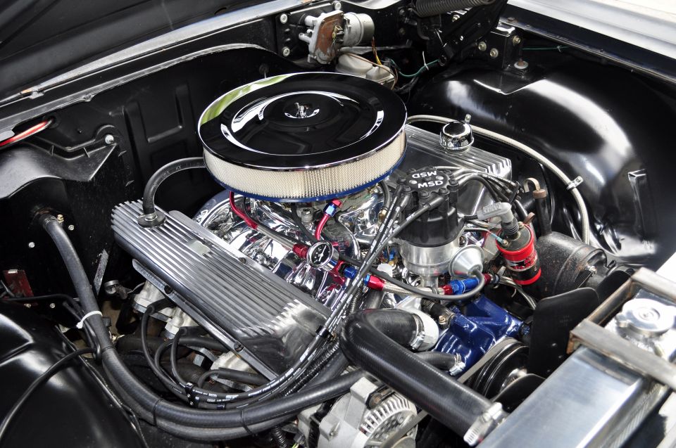 Chrome-dressed V8 with round air cleaner, MSD ignition and polished valve covers