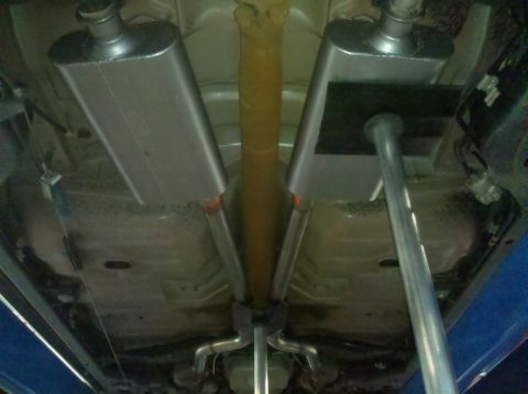 2000 Ford Crown Victoria - The mufflers are stainless Flowmaster 50 series with single offset inlets.