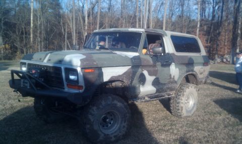 1979 Ford Bronco - This 1979 Ford Bronco is outfitted for off-road use with camouflage paint and a heavy-duty brush guard.