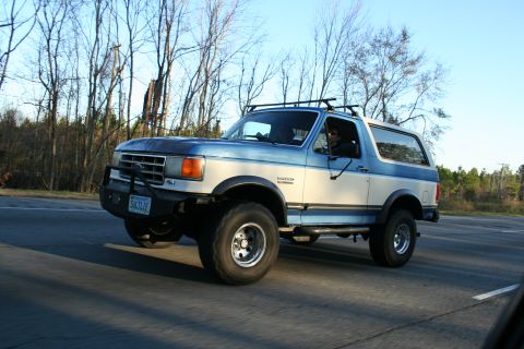 1982 Ford Bronco - This Ford Bronco appears to be from the 1987-1991 generation, not 1982.