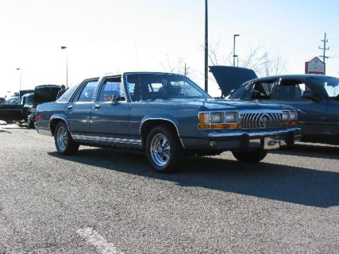 1988 Ford Crown Victoria - ... Maybe a little bit closer.