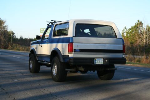1982 Ford Bronco - This Ford Bronco appears to be from the late 1980s, not 1982 as claimed.