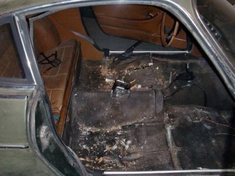 1969 Volvo P1800 - Tearing out the old seats/carpet