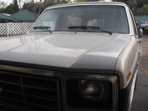 1986 Ford Bronco - This Ford Bronco has a two-tone paint scheme with a dark stripe along the lower body.