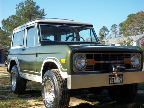 1979 Ford Bronco - This 1979 Ford Bronco features a two-tone green and white paint scheme with a white hardtop.