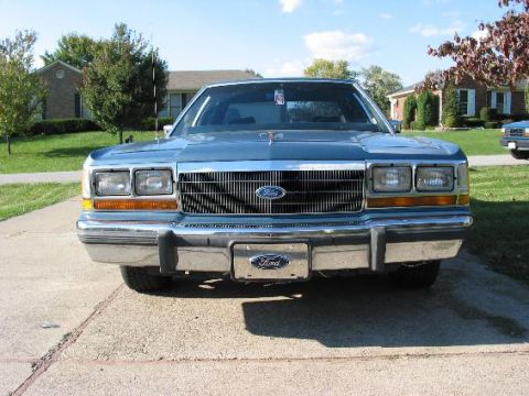 1988 Ford Crown Victoria - There's the front, with my nice little license plate.