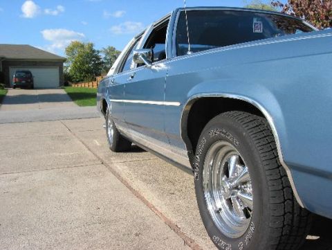 1988 Ford Crown Victoria - Yeah, another angle. Like I said, I was bored and had a new camera to play with. I like the way this angle shows off how nice the factory p…