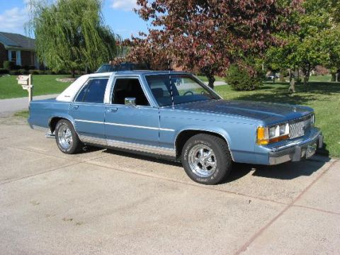 1988 Ford Crown Victoria - Last random picture, I promise.
