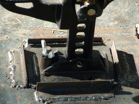 1979 Ford Bronco - so i cut some scrap angle i had, welded it to a square of plate, added some all thread, a wingnut and a metal spacer...