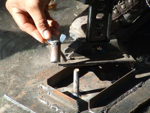 1979 Ford Bronco - and there you have a jack base that will hopefully help prevent it from sinking in soft areas