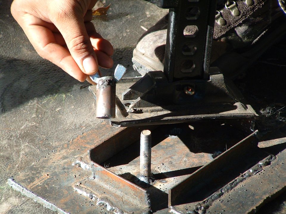 and there you have a jack base that will hopefully help prevent it from sinking in soft areas