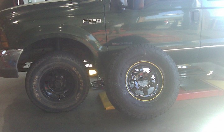Green 2000 Ford F-350 Super Duty side view with two tires