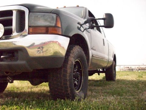 2000 Ford F-350 - This pickup truck's body style suggests a model year around 1999, not 2000.