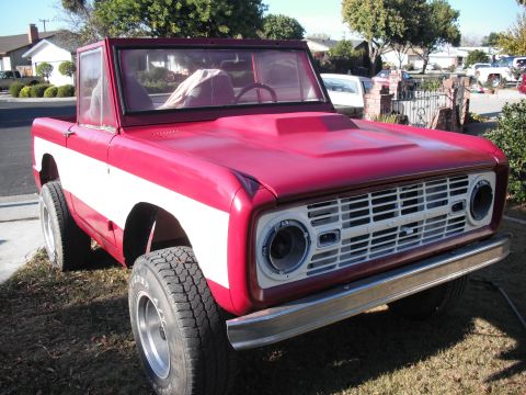 1968 Ford Bronco - This 1968 Ford Bronco is shown from the front, with a red hood and white side panels.