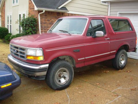 1983 Ford Bronco - I found this on CraigsList not even 10 miles from my house; it has a 5.8L with a SEVERE bottom-end knock, shorty headers, and possibly some…