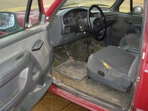 1983 Ford Bronco - I found this on CraigsList not even 10 miles from my house; it has a 5.8L with a SEVERE bottom-end knock, shorty headers, and possibly some…