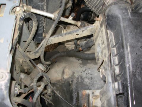 1983 Ford Bronco - Just a shot of a 4WABS module & HCU in a '93 Bronco. It's at the far L of the pic, under the harness going to the headlight bulb.