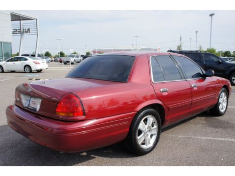 2003 Ford Crown Victoria photo