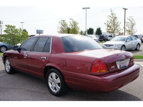 2003 Ford Crown Victoria photo