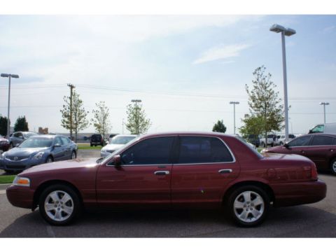 2003 Ford Crown Victoria photo