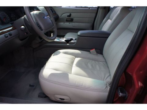 2003 Ford Crown Victoria photo