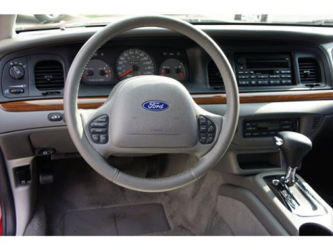 2003 Ford Crown Victoria photo