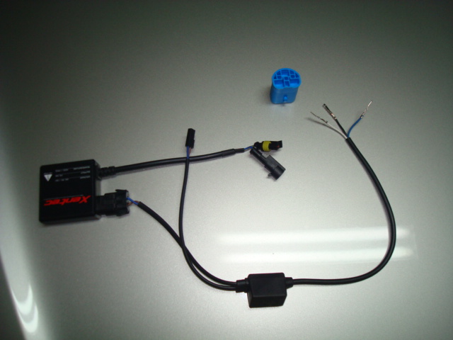 HID ballast and wiring kit with blue connector